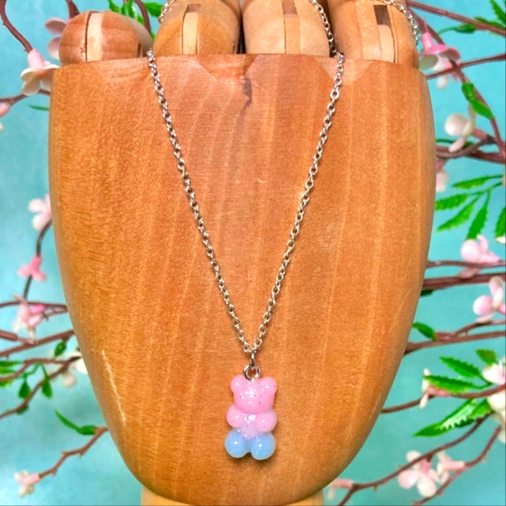 Gummy bear necklace 🩵🩷🩵🩷